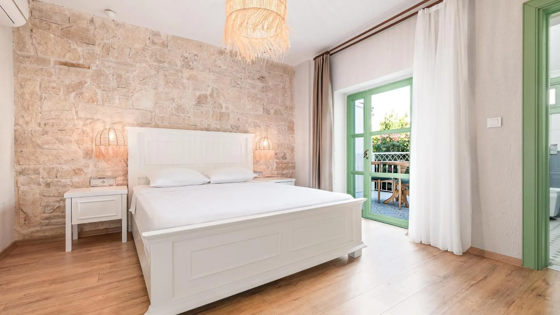 Cerenity Alacati Çeşme Hotel